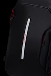 Zwarte rugzak met verticale reflecterende strip en rode ritsdetails.