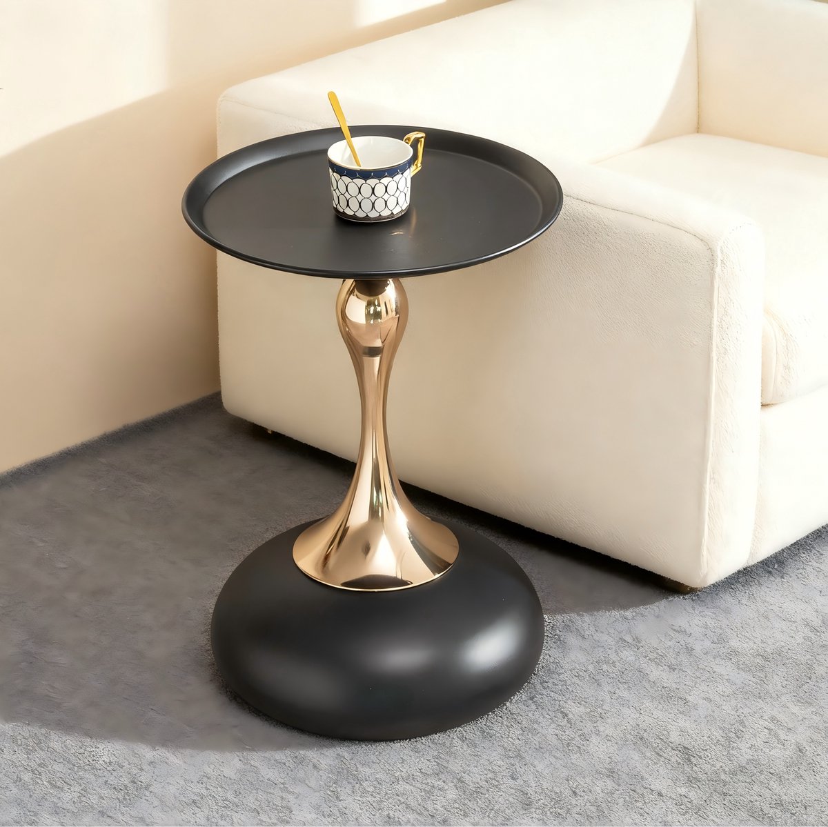 Moderne Martini-tafel — Ronde bijzettafel met metalen onderstel — Accenttafel voor de woonkamer — Zwart/goud afwerking — 38 cm