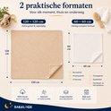 Twee mousseline doeken van 120x120 cm (beige) en 60x60 cm (wit) naast elkaar. Afmetingen zijn aangegeven. Tekst: 2 praktische formaten, Voor elk moment, thuis en onderweg.