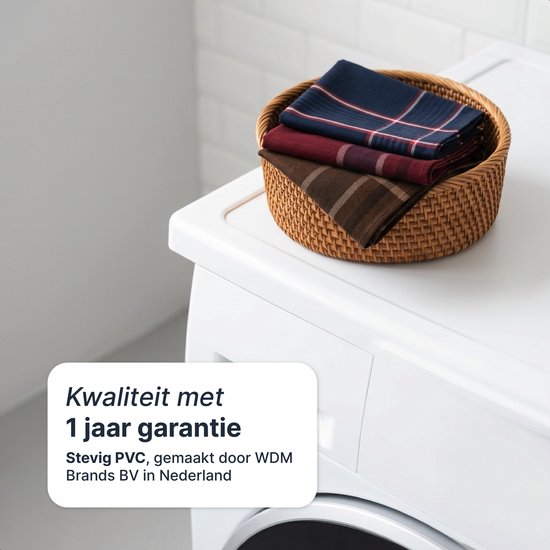 Rieten mand met gestreepte katoenen zakdoeken op een witte wasmachine, 1 jaar garantie.