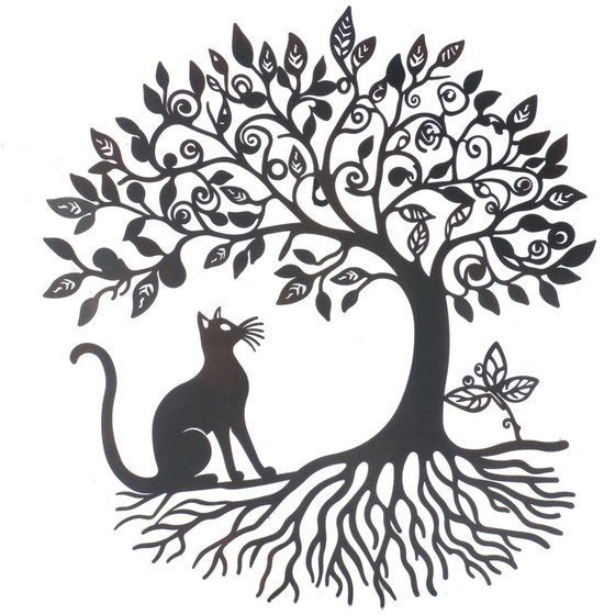 Zwarte metalen wanddecoratie van een levensboom met een kat en een vlinder, op een witte achtergrond.