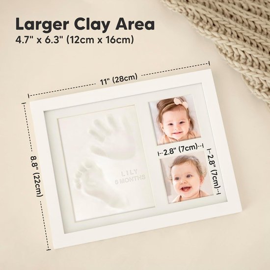 klei afdruk baby - Baby fotolijstje met Gipsafdruk Voet en Hand - TENZHVXI® - 23 x 28cm - Koester Speciale Momenten - Veilige Klei - Drie Aparte Vakjes, Met Fotolijstje voor 2 Foto's - Doop of Verjaardag - Wit van TENZHVXI — afbeelding 2