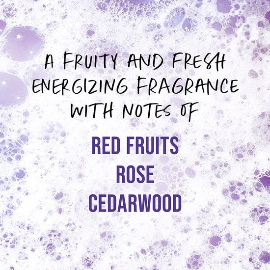 Tekst over een fruitige en frisse geur met noten van rood fruit, roos en cederhout.