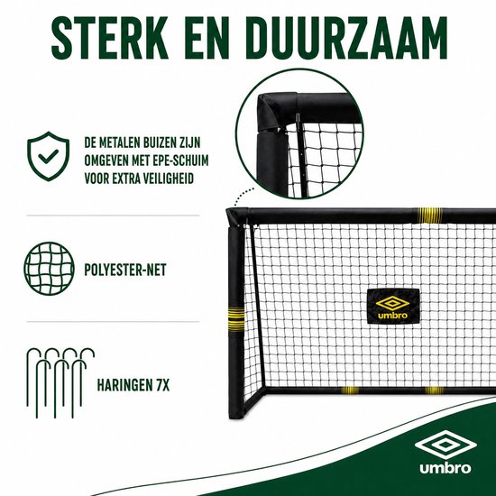 Zwart Umbro voetbaldoel met gele accenten en polyester net, 7 haringen.