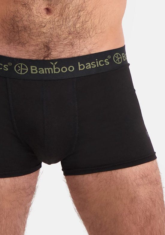Zwarte bamboe boxershort met 'Bamboo Basics' logo op de elastische band, close-up.