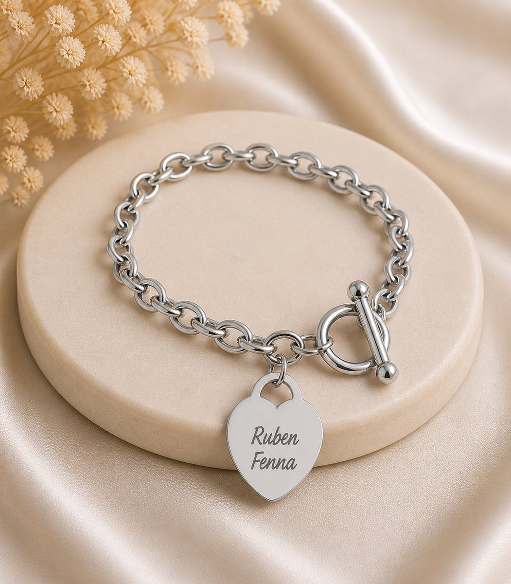 Armband Britt Zilver gepersonaliseerd sieraad met naam gegraveerd, leuk persoonlijk cadeau voor moeder, vrouw of vriendin.