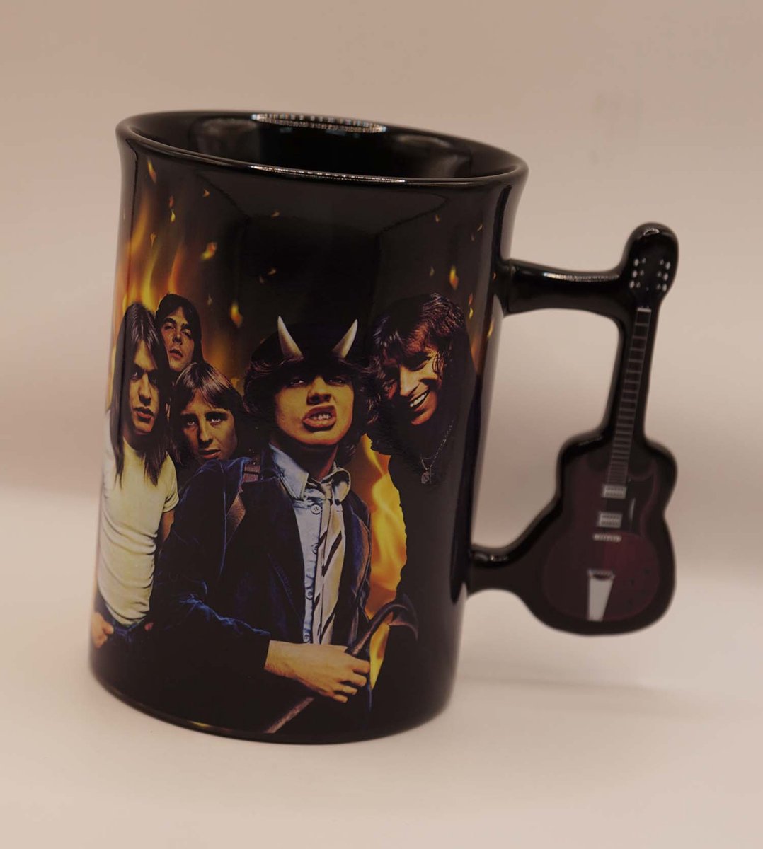 AC / DC Australische hardrockband mok met vlammen en handvat gitaar - Mok van AC / DC - Hardrockband drinkbeker - grote drinkbeker - official license koffiebeker van AC / DC - bekende Hardrockband drinkbeker