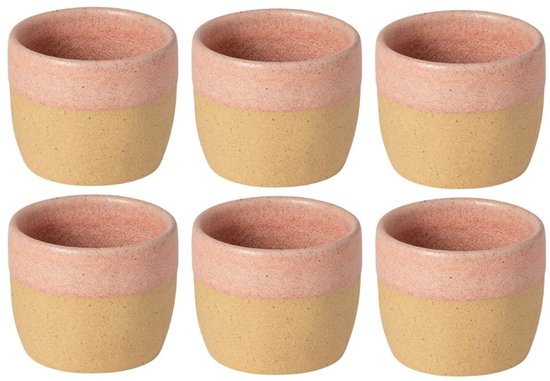 Six tasses roses avec une base beige.