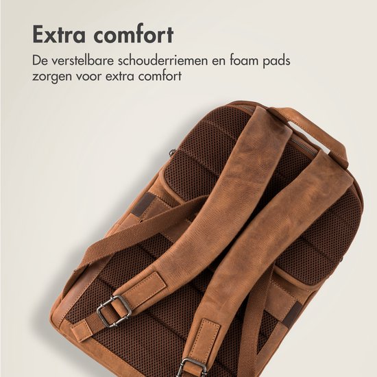 Binnenzijde van de rugzak met verstelbare schouderbanden van bruin leer en mesh.
