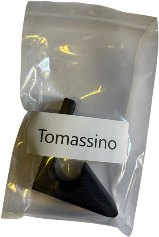 Zwarte Tomassino deurklinkhouder in een plastic zakje met een label.