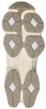 Zool van een New Balance sneaker met beige en bruine ruitvormige noppen.