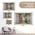 Trois tailles d'une affiche de jardin : une fenêtre avec volets ouverts donne sur un chemin aux fleurs roses et violettes.