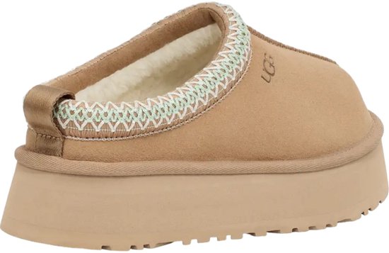 Beige UGG Tazz slipper met witte en lichtgroene zigzagrand, GRL-logo en suède.