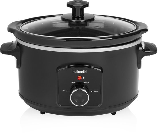 Zwarte slowcooker met glazen deksel, gevuld met stoofpot.
