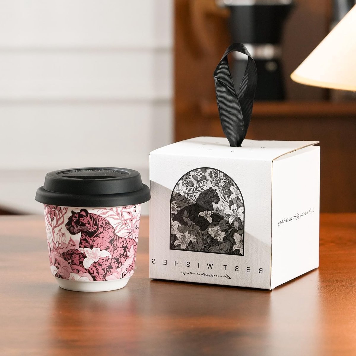 Herbruikbare keramische koffiekop van 200 ml met siliconen deksel, luipaardpatroon, ideale reiskoffiemok voor koffie en thee (roze)