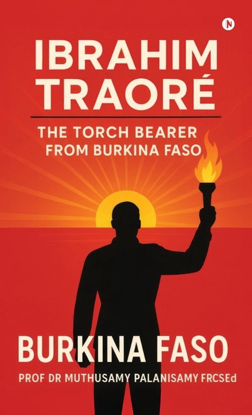 Couverture du livre 'Ibrahim Traoré'. Silhouette d'un homme tenant une torche allumée devant un coucher de soleil.