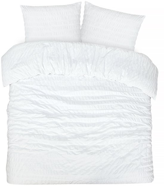 Housse de couette blanche avec texture seersucker et deux taies d'oreiller.