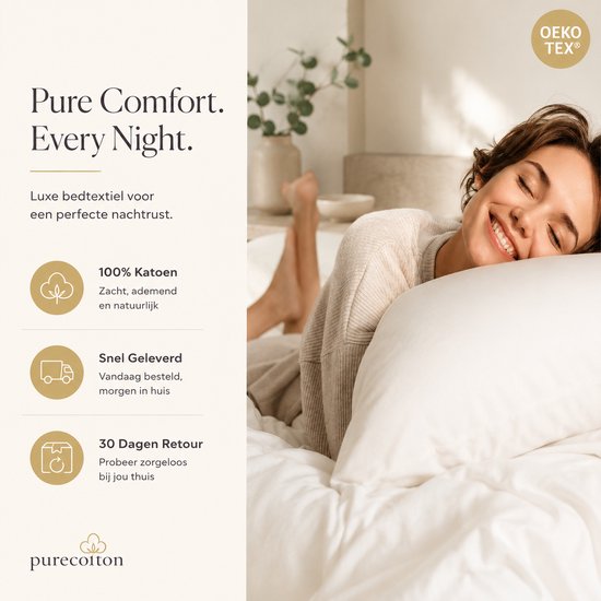 Vrolijk lachende vrouw ligt op een wit bed, omringd door witte lakens. Tekst: Pure Comfort. Every Night.