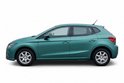 Vue latérale d'une Seat Ibiza vert turquoise sur fond blanc.
