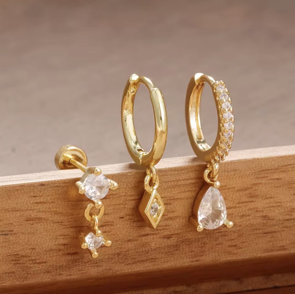 Oorbellen Set - 3 stuks - Kleur: Goud - Luxe Oorbellen - Incl. Cadeauverpakking - Oorhangers / Oorring / Oorknopjes - Hoge Kwaliteit RVS - Stainless Steel / Roestvrijstaal - Verkleurt Niet - Oorbellen Set - Oorbellen Vrouwen / Dames