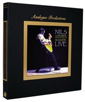 Boxset van "NILS LOFGREN ACOUSTIC LIVE" met op de voorkant een afbeelding van Nils Lofgren die gitaar speelt.
