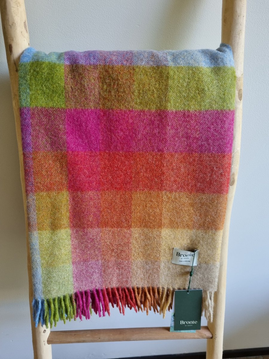 Bronte by Moon Wollen Plaid - HARLEQUIN Sunshine - 140x185cm - Bronte x Plaids.shop Multicolor, Rood
