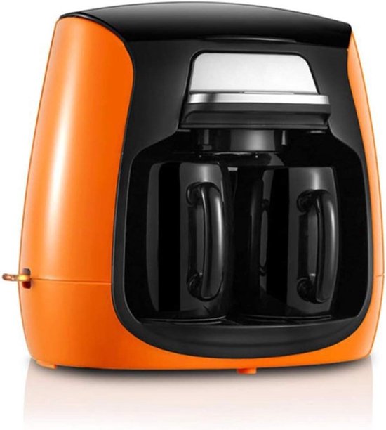 Oranje koffiemachine met twee zwarte mokken.
