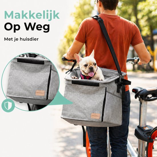 Een man fietst met een Franse buldog in een grijze fietsmand. Tekst "Makkelijk Op Weg".