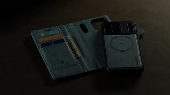 Casemania Hoesje Geschikt voor Samsung Galaxy S26 Plus - Sienna Brown - Kunstleer 2 in 1 Afneembare Bookcase - Geschikt voor MagSafe - Magnetische Telefoonhoesje met Pasjeshouder en Standaardfunctie