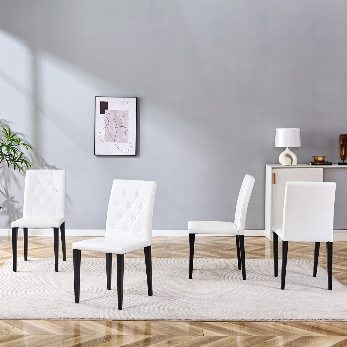 Set van 4 eetkamerstoelen in zwart-wit – ingetogen luxe. De ideale keuze voor Europese eetkamers, met zwarte metalen poten voor veelzijdige combinatiemogelijkheden.
