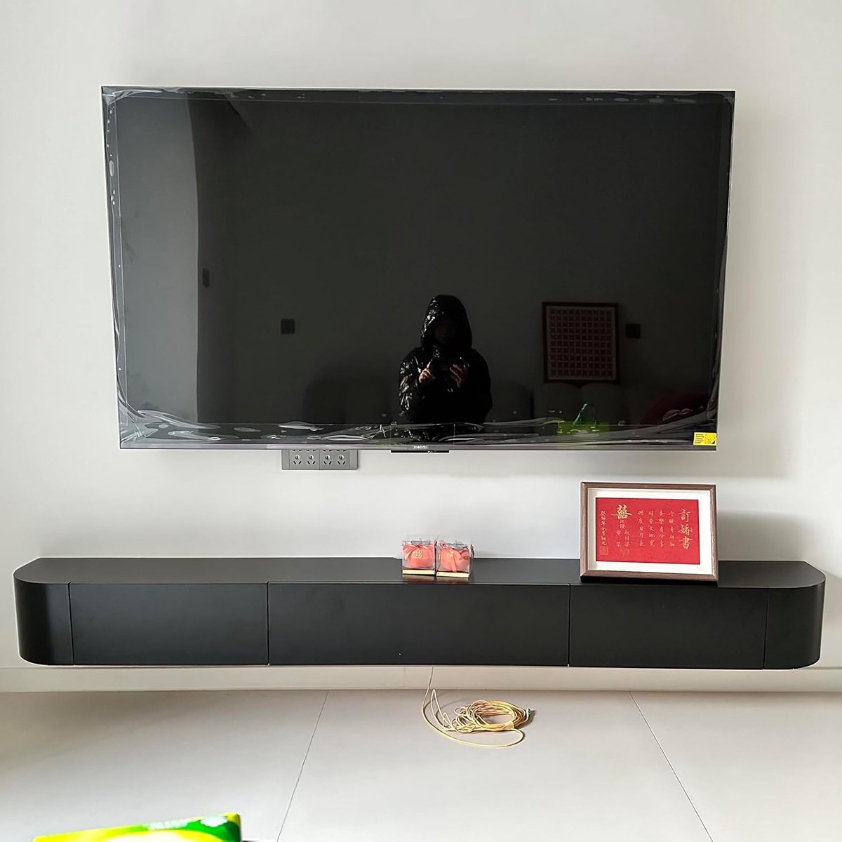TV meubel 160 cm – Zwevend TV kast wit met 2 laden & klepdeur – Massief hout TV lowboard met kabelmanagement voor 65 inch – Urbanhome