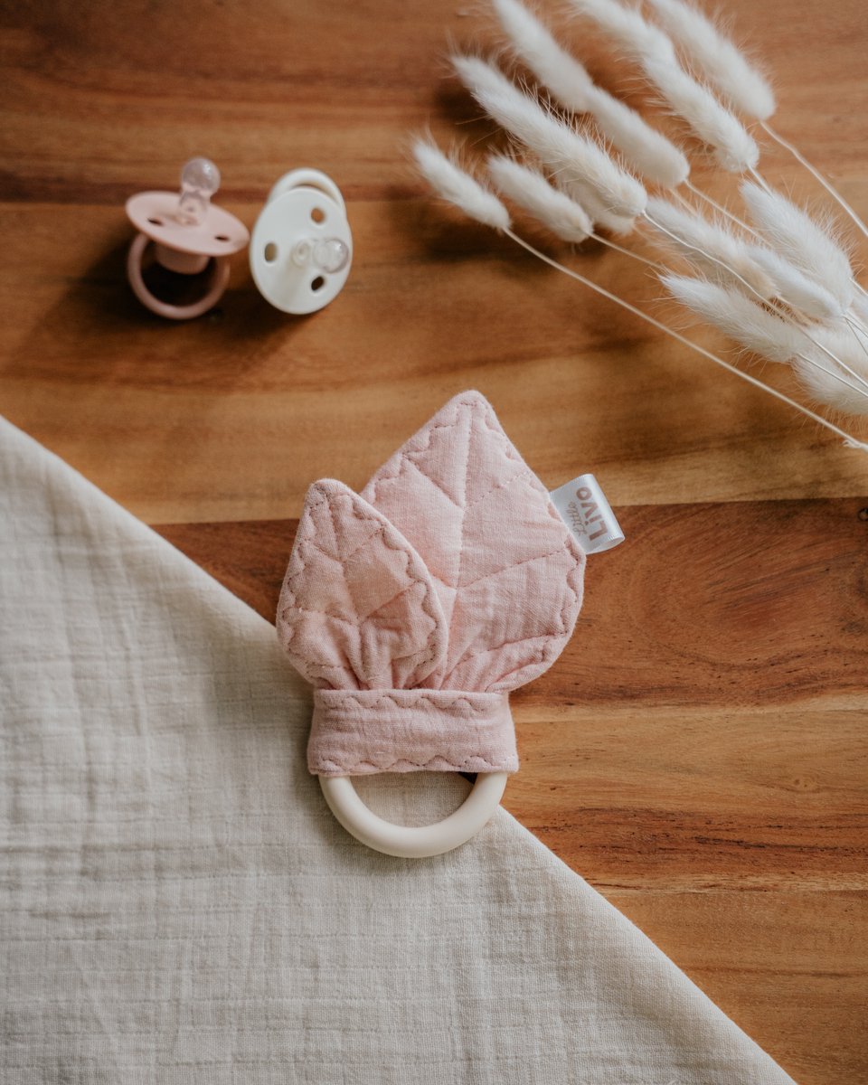 Little Livo Siliconen Bijtring Baby Roze met Knisperende Blaadjes – Handgemaakt – Mousseline Katoen – Bijtspeelgoed – Zacht & Veilig