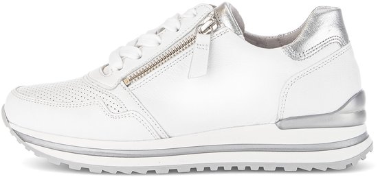 Witte Gabor sneaker met zilveren details, rits en perforaties