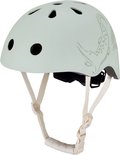 Lichtgroene kinderhelm met krokodillen- en veerprint. Witte bandjes met gesp.
