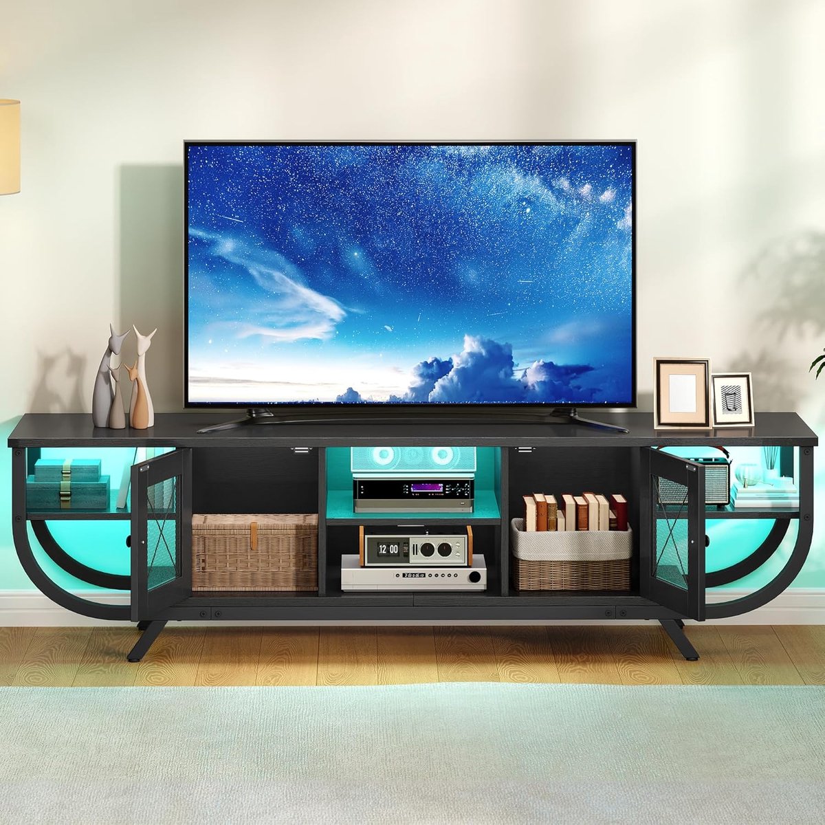 TV meubel 160 cm – Industrieel tv lowboard met LED verlichting voor 65 inch tv – TV kast met open vakken & deuren woonkamer – Urbanhome