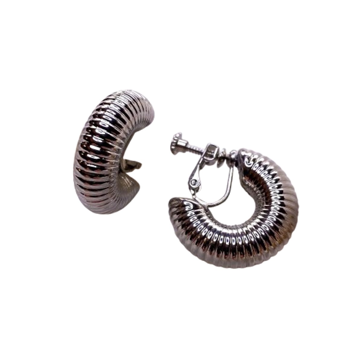 Klipoorbellen.com - Shell ringen/ schelp Klipoorbellen - Zilver - zilerkleurig- Bold Hoops Collectie - klipoorbellen - clip on oorbellen - oorbellen zonder piercing - oorclip - klemoorbel - nepoorbel