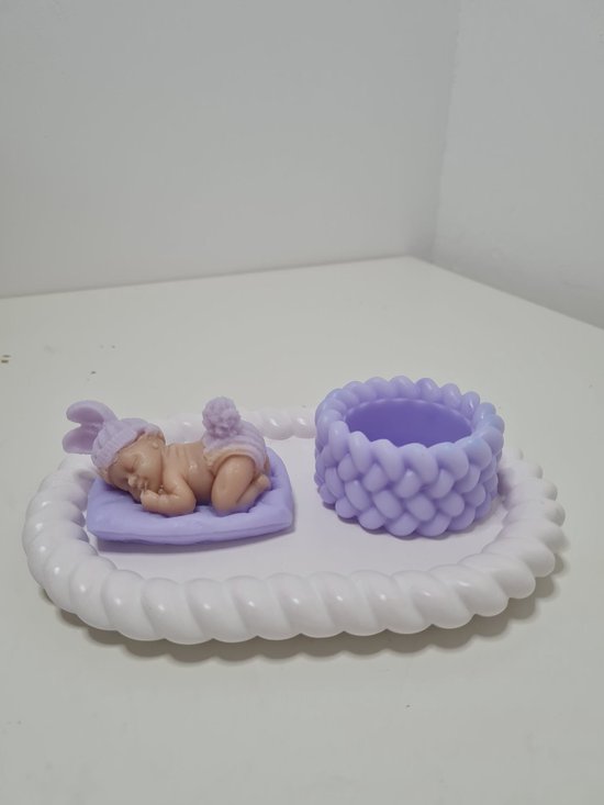 Handgemaakte Baby Cadeauset Unisex – Slapende Baby op Kussen & Gevlochten Schaal – Lavendel – Kraamcadeau — afbeelding 2