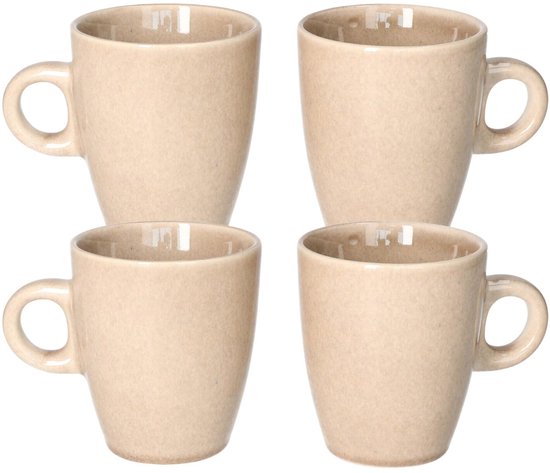 Vier beige mokken met handvatten, los van elkaar.