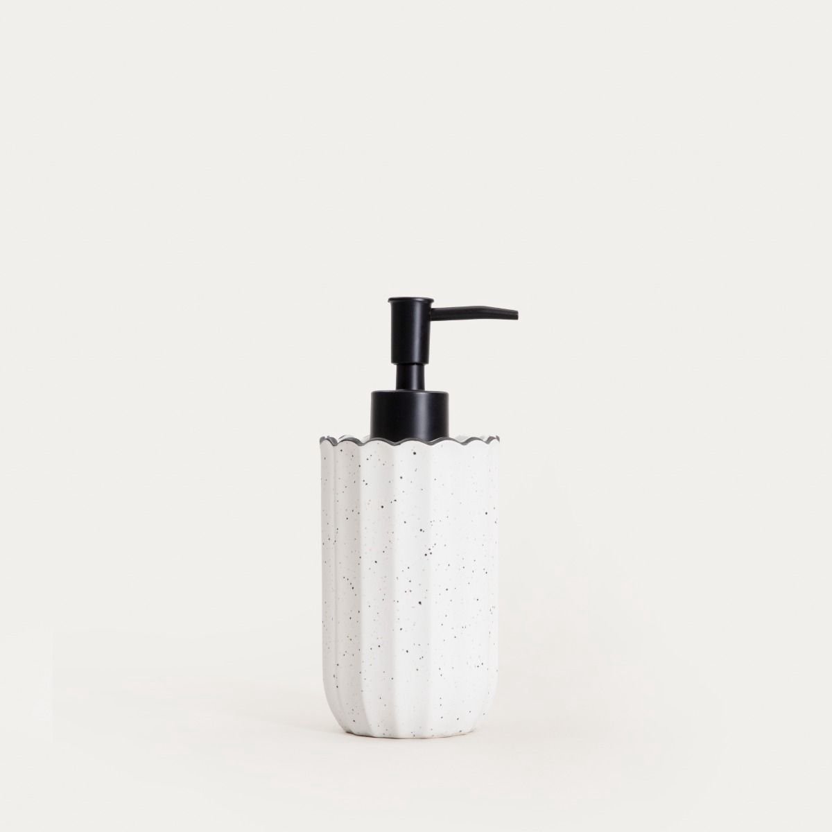 Homla - Scallop Zeepdispenser Keramiek - Badkamer Zeep Pompje Modern Design - Handzeep Dispenser Keuken & Badkamer - Compact Zeepfles Luxe Stoneware - 0.34L - 7.5 x 17.8 cm - Wit