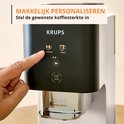 Hand die een Krups Coffee Crush koffiezetapparaat bedient, met instellingen voor espresso en lungo.