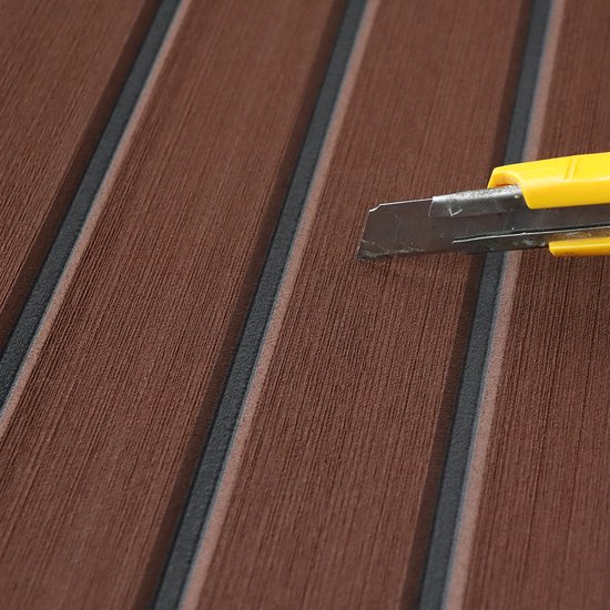 EVA Teak Foam Bootmat Pro Series – Zelfklevende Premium Decking Mat – Anti-Slip Bootvloer – 240x60 cm – Donker bruin met Zwarte Lijnen – TeakFoamShop