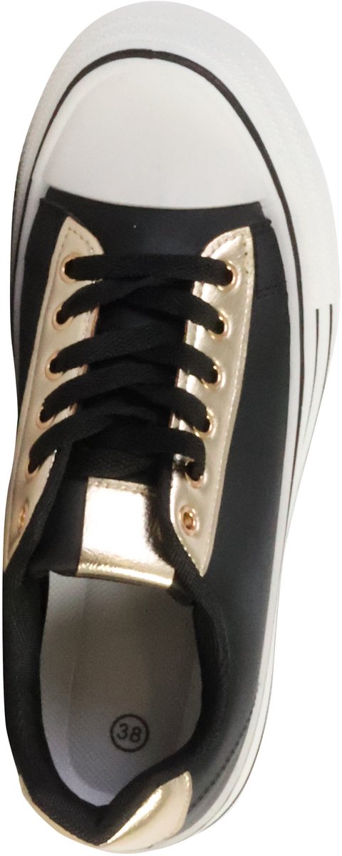 Sneakers met veters