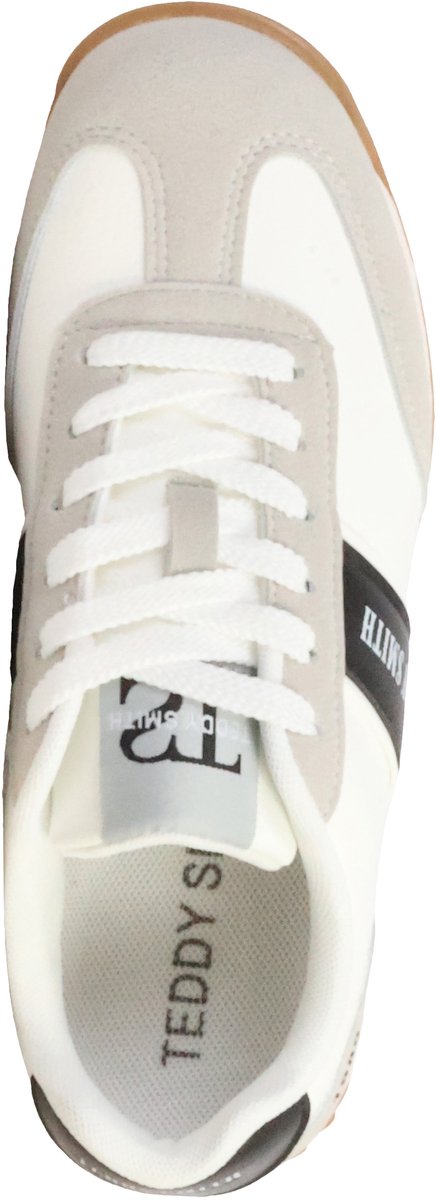 Sneakers met veters