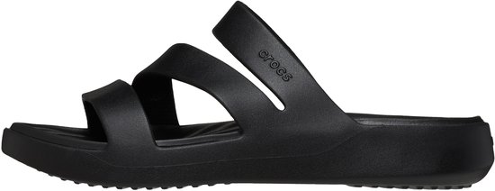 Sandale noire Crocs avec brides et logo sur le côté.