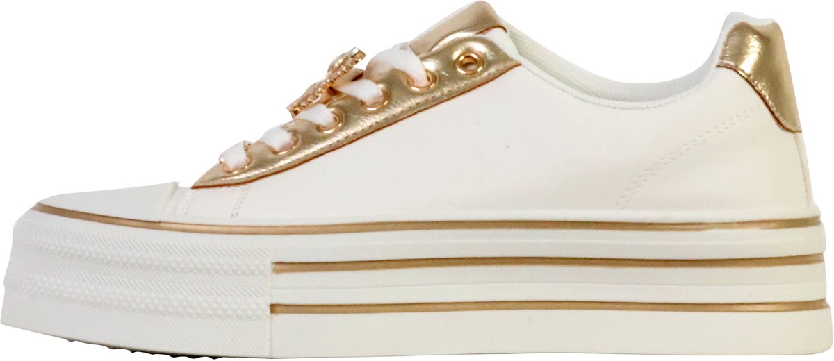 Sneakers met veters