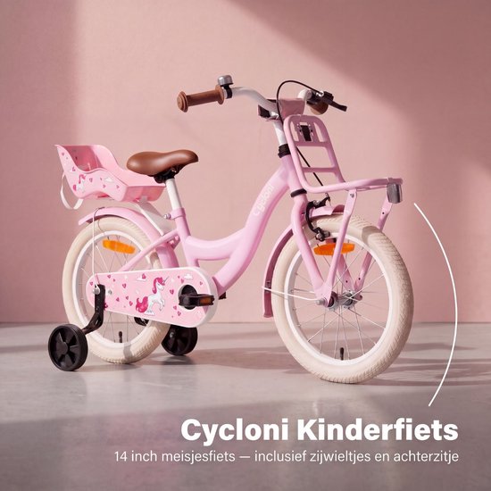 Roze Cycloni 14 inch kinderfiets met zijwieltjes en achterzitje, op een roze achtergrond.