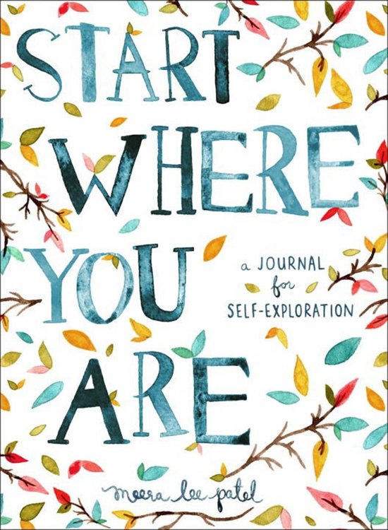 Boek met de tekst 'Start Where You Are' in aquarelletters, omringd door herfstbladeren en takken.