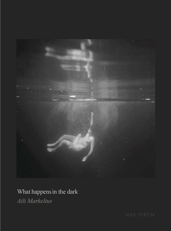 What happens in the dark - cover