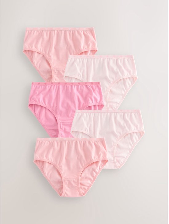 Vijf roze slips in verschillende tinten, alle met een elastische tailleband met subtiele hartjes.