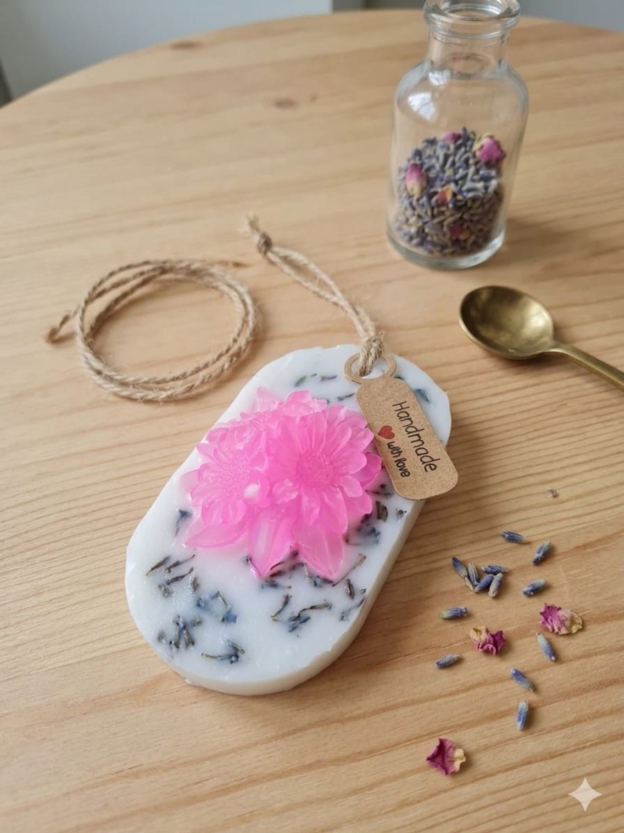 Handgemaakte Geurzeep Ovaal - Roze Bloemen & Lavendel - Luxe Zeep Cadeau